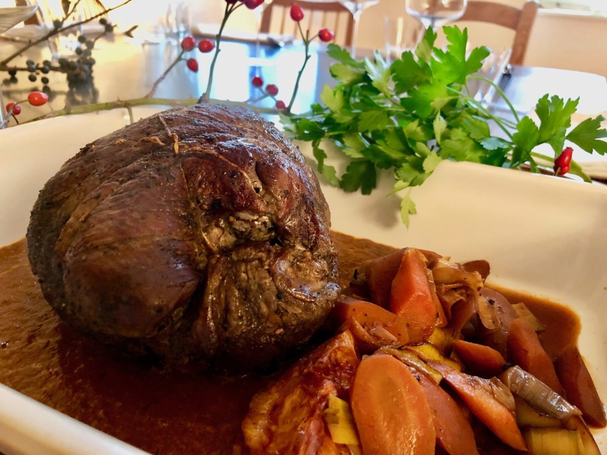 Kochen wie der Wirt: Geschmorter Hirschbraten in Rotweinsauce ...