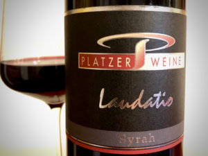 Klaus Egles Wein der Woche: Syrah 2018 „Laudatio", Weinhof Platzer