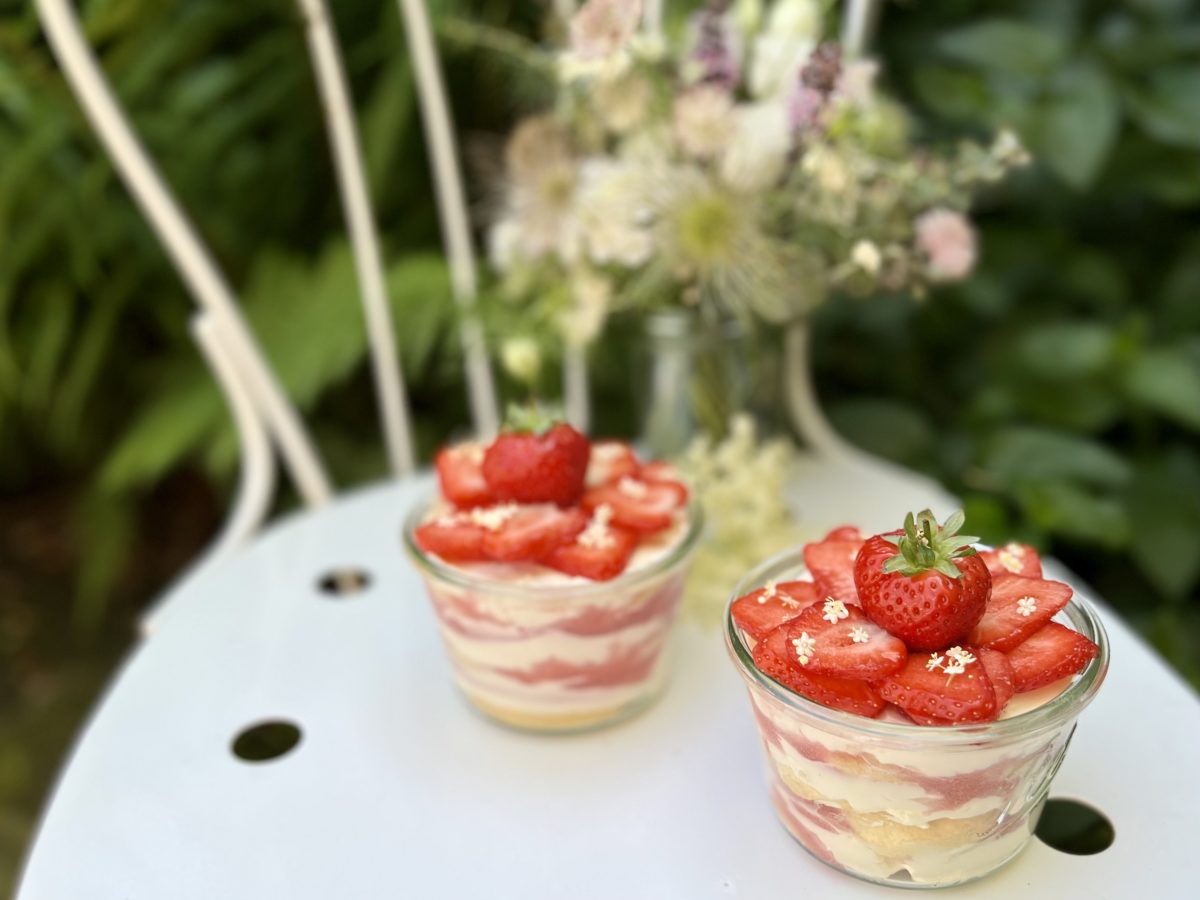 Kochen wie der Wirt: Hollunderblüten-Erdbeer-Tiramisu